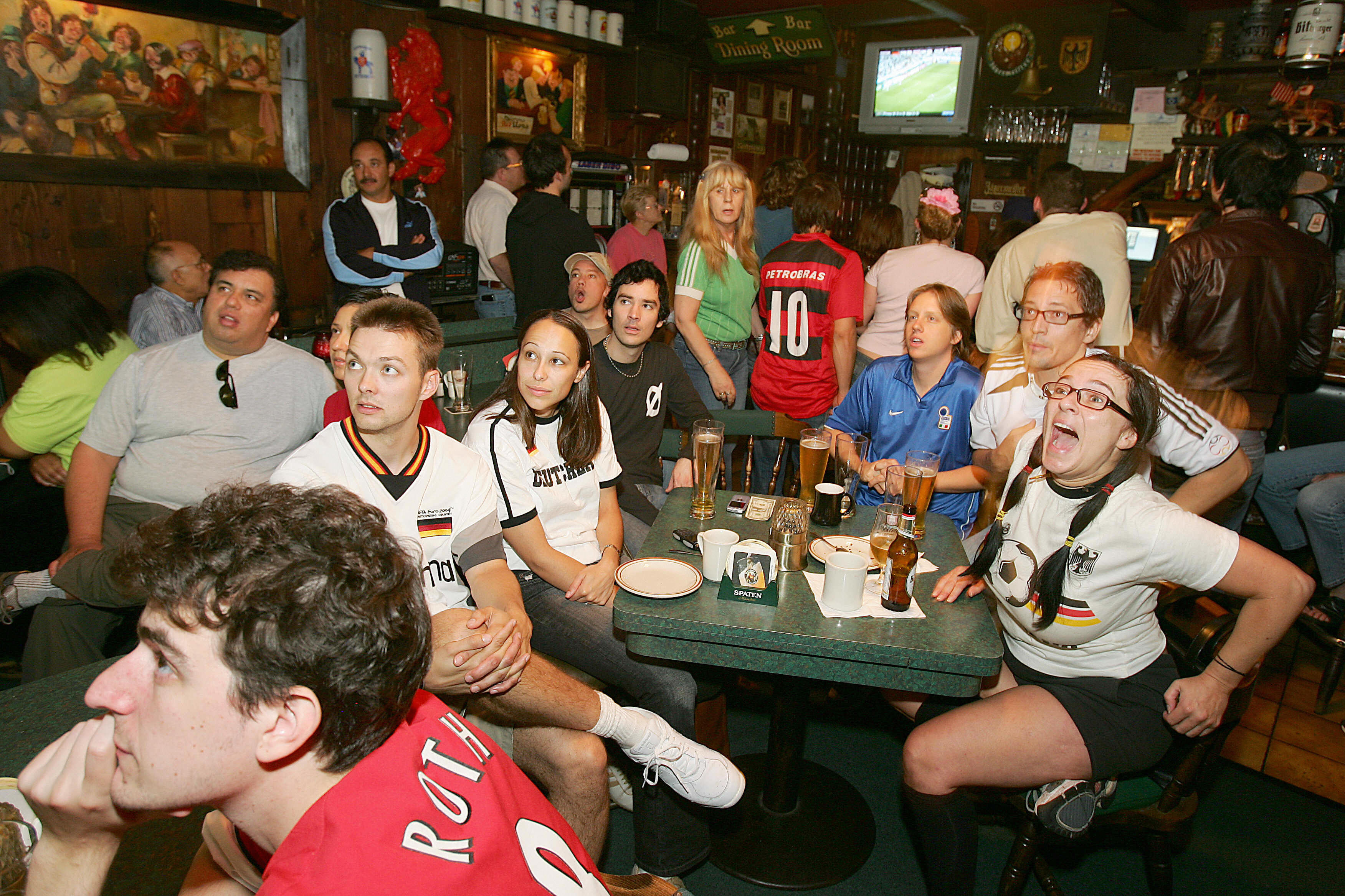 Sports bar atmosphere 5